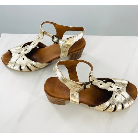 DNA Footwear Bergen Sandals Peep-Toe Metallic Gold Sandals, Wood Heels T-Strap - Picture 6 of 11